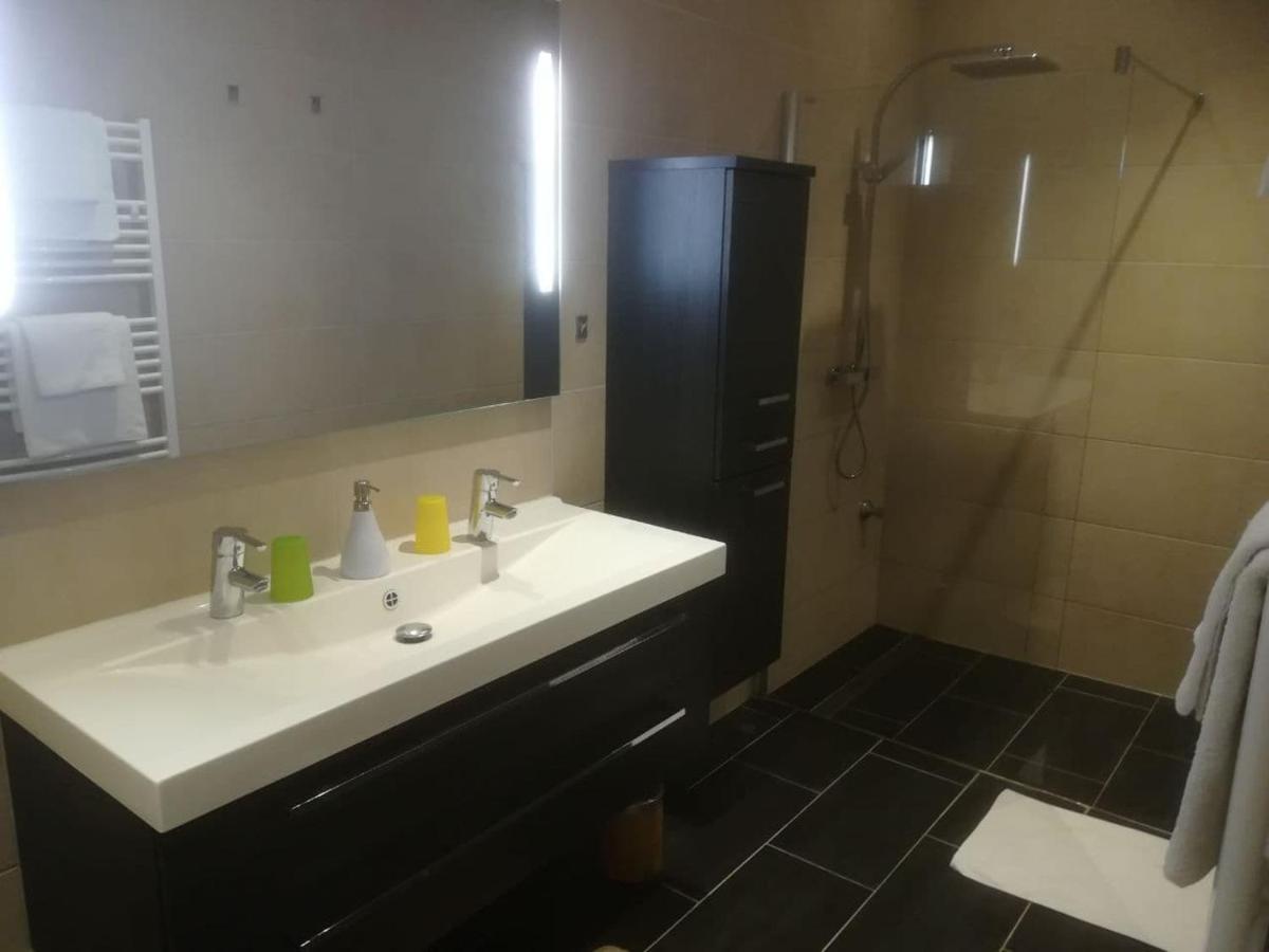 Zentral Gelegene, Sehr Ruhige Und Helle Wohnung Graz Ngoại thất bức ảnh