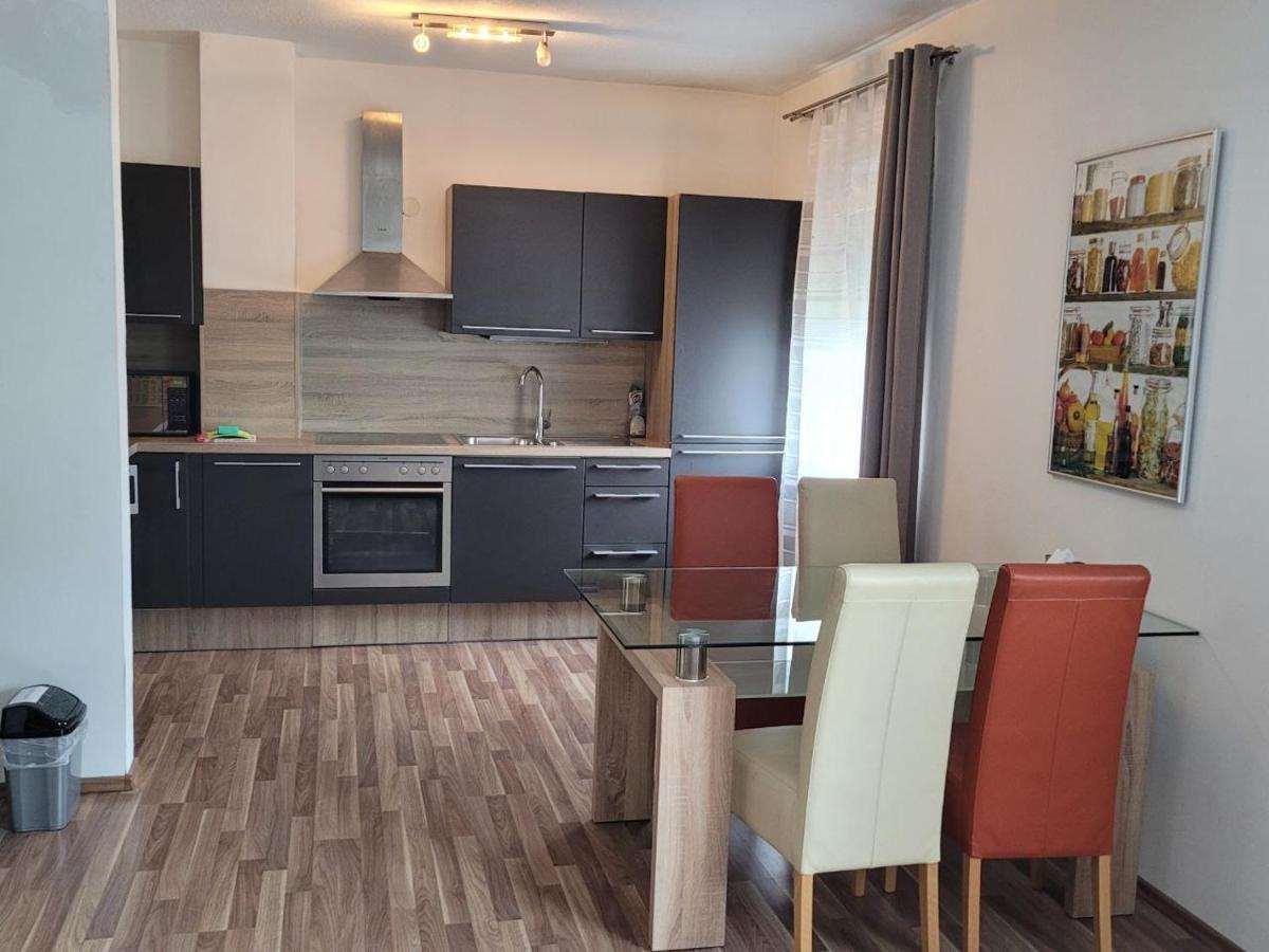 Zentral Gelegene, Sehr Ruhige Und Helle Wohnung Graz Ngoại thất bức ảnh
